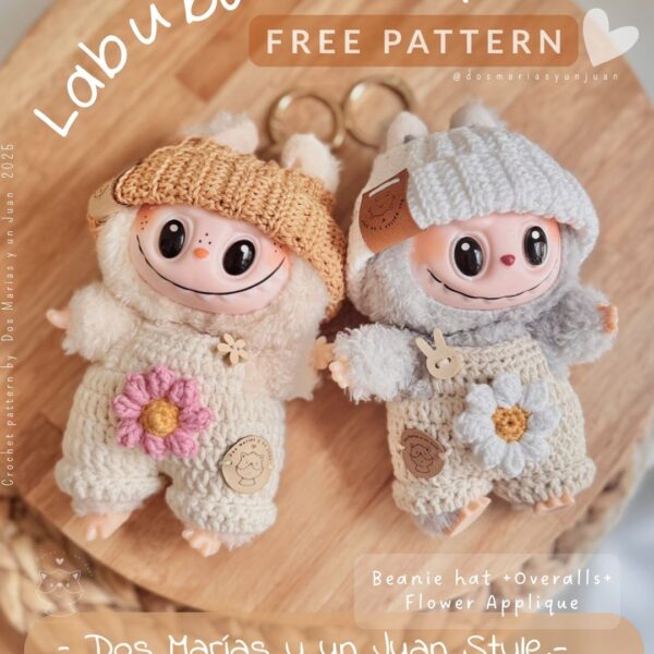 Two Labubu dolls wearing handmade crochet outfits with beanies, overalls, and flower appliques — Dos Marías y un Juan design.